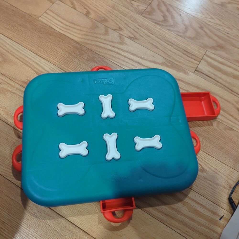 Nina Ottosson by Outward Hound Dog Training Puzzle Toy Brick Treat Dispenser EUC